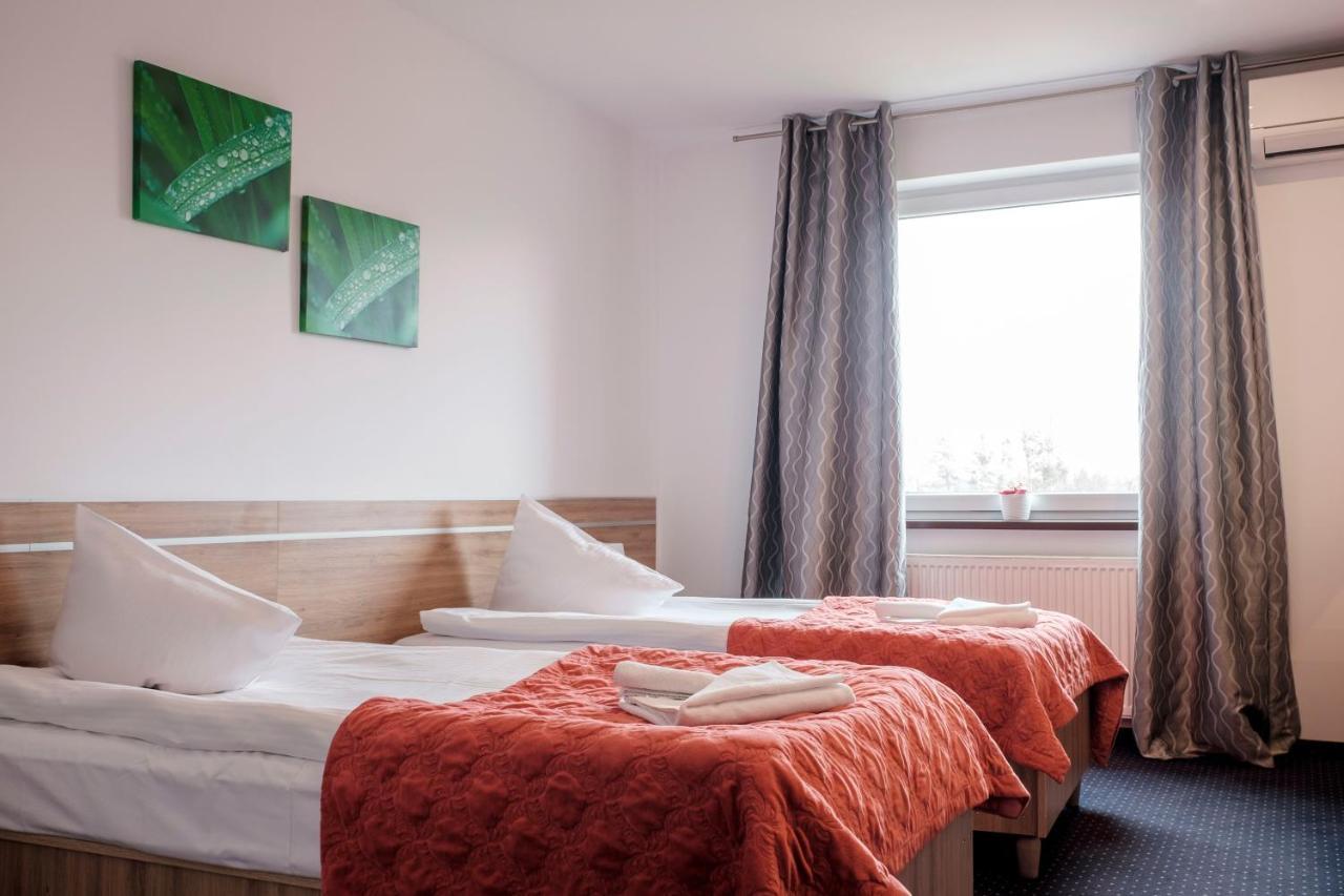 Hotel Eden Rzgow Esterno foto