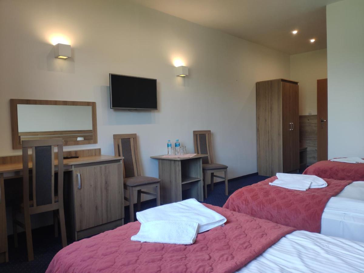 Hotel Eden Rzgow Esterno foto